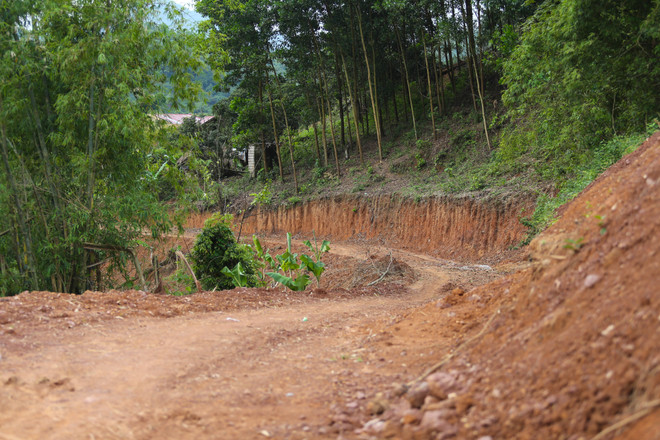 Để có "con đường đến với cái chữ" giữa lòng hồ Cấm Sơn ảnh 8