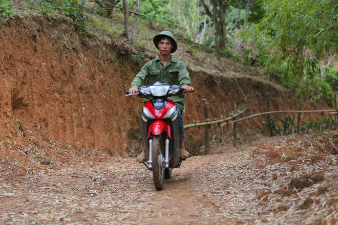 Để có "con đường đến với cái chữ" giữa lòng hồ Cấm Sơn ảnh 9