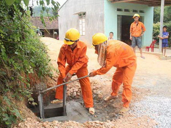 Để có "con đường đến với cái chữ" giữa lòng hồ Cấm Sơn ảnh 4