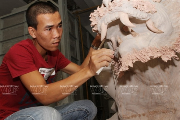 Độc đáo các bộ tượng gốm sứ của làng nghề Bát Tràng ảnh 6