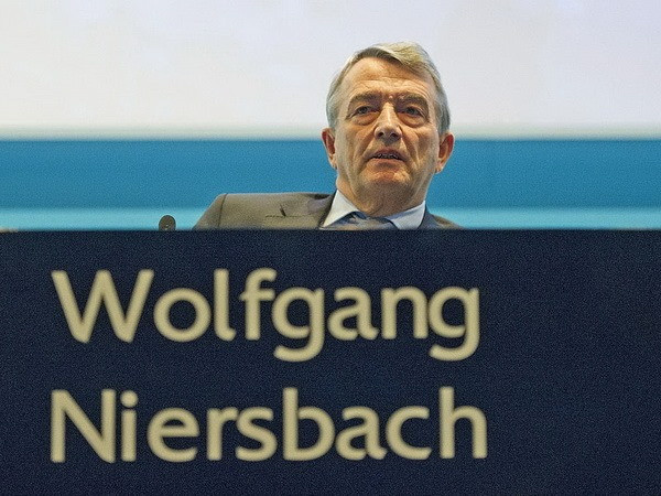 Cựu danh thủ Michel Platini tái đắc cử chức Chủ tịch UEFA ảnh 2