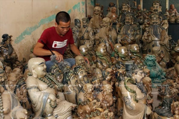 Độc đáo các bộ tượng gốm sứ của làng nghề Bát Tràng ảnh 8