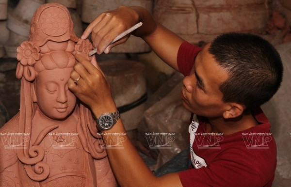 Độc đáo các bộ tượng gốm sứ của làng nghề Bát Tràng ảnh 2