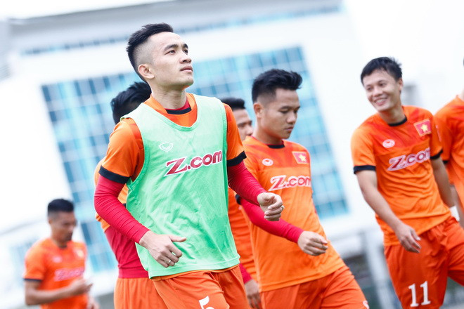 Ngọc Đức và các đồng đội chưa thể lên tập trung tuyển Việt Nam. (Ảnh: Minh Chiến/Vietnam+) Tuyển Việt Nam sẽ chỉ đầy đủ lực lượng ba ngày trước trận gặp Jordan ảnh 1