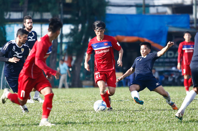 Công Phượng sửa sai cho Tuấn Anh, tuyển Việt Nam hơn người vẫn thua ảnh 1