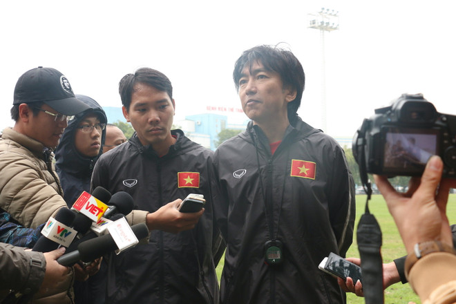 Olympic thắng đậm, HLV Miura vẫn chê Công Phượng và hàng công ảnh 1