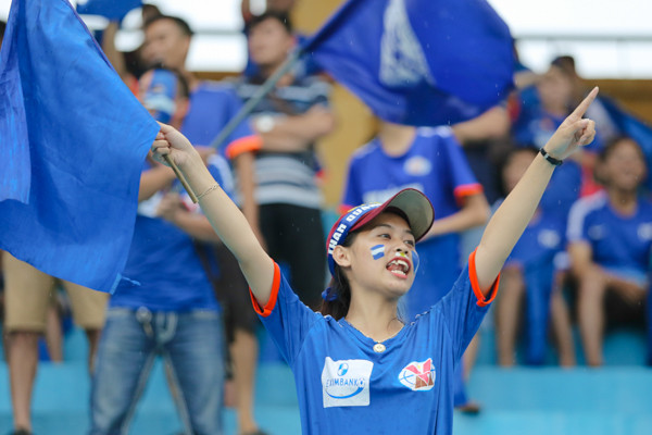 CĐV Than Quảng Ninh “dạy” người Hà Nội bài học về cổ động ảnh 3