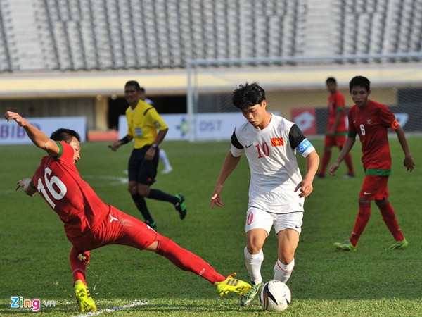 [Video] Hồng Duy sút xa tuyệt đẹp, Công Phượng 'solo' ghi bàn ảnh 1