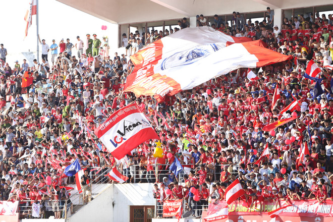 [Photo] Hải Phòng nâng cao Cúp quốc gia, Dylan Kerr ôm siết Minh Châu ảnh 2