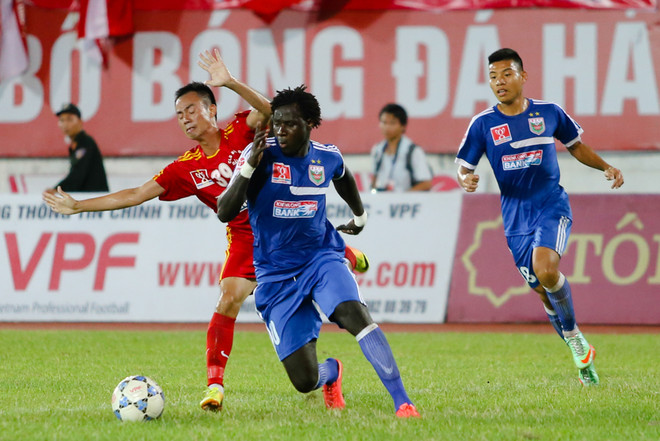 [Photo] Hải Phòng nâng cao Cúp quốc gia, Dylan Kerr ôm siết Minh Châu ảnh 8