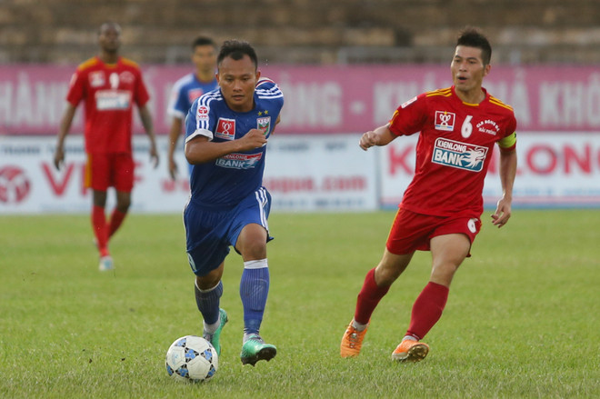 [Photo] Hải Phòng nâng cao Cúp quốc gia, Dylan Kerr ôm siết Minh Châu ảnh 7