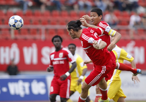 Bình Dương lên đỉnh, hai Quả bóng Vàng cùng "nổ súng" ảnh 2