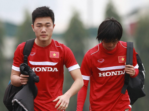 Tuấn Anh, Xuân Trường gặp nhiều khó khăn tại Nhật Bản, Hàn Quốc ảnh 1