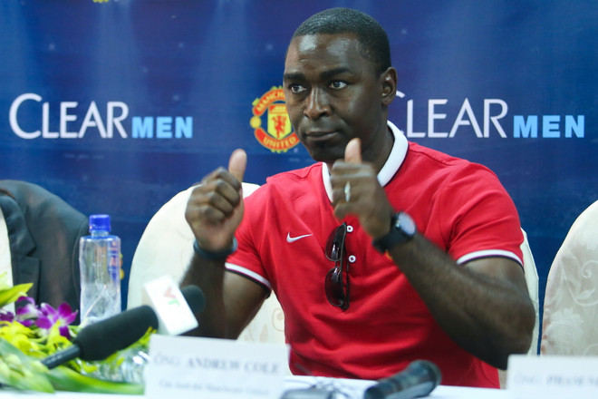 Andy Cole: Tôi đã thấy những cậu bé chơi bóng trên đường phố Việt Nam ảnh 1