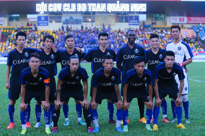 [Photo] Ca sỹ Anh Khoa diễn tuyệt kỹ, Andy Cole vào sân chỉ 5 phút ảnh 1