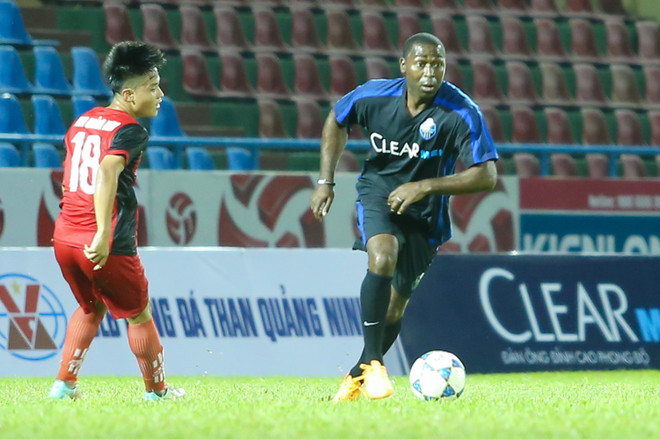 [Photo] Ca sỹ Anh Khoa diễn tuyệt kỹ, Andy Cole vào sân chỉ 5 phút ảnh 10