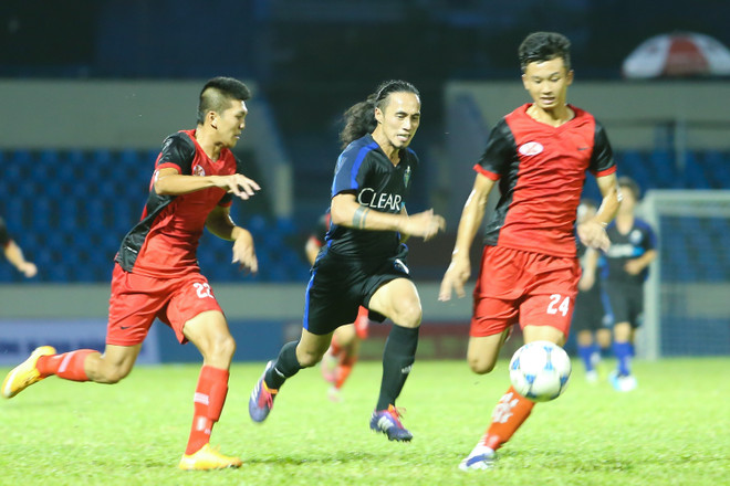 [Photo] Ca sỹ Anh Khoa diễn tuyệt kỹ, Andy Cole vào sân chỉ 5 phút ảnh 6