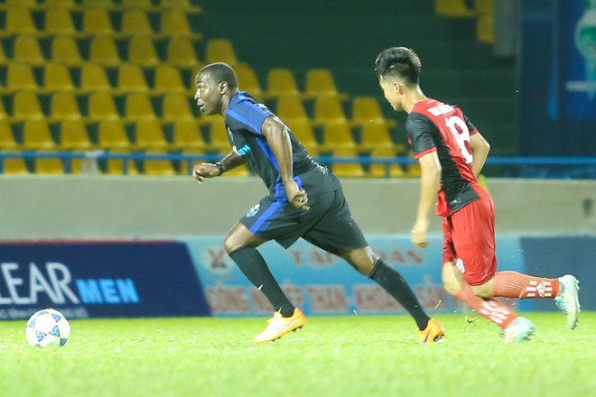 [Photo] Ca sỹ Anh Khoa diễn tuyệt kỹ, Andy Cole vào sân chỉ 5 phút ảnh 9