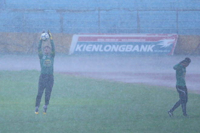 Công Phượng chấn thương cổ, HAGL quyết tâm trong mưa bão ảnh 6