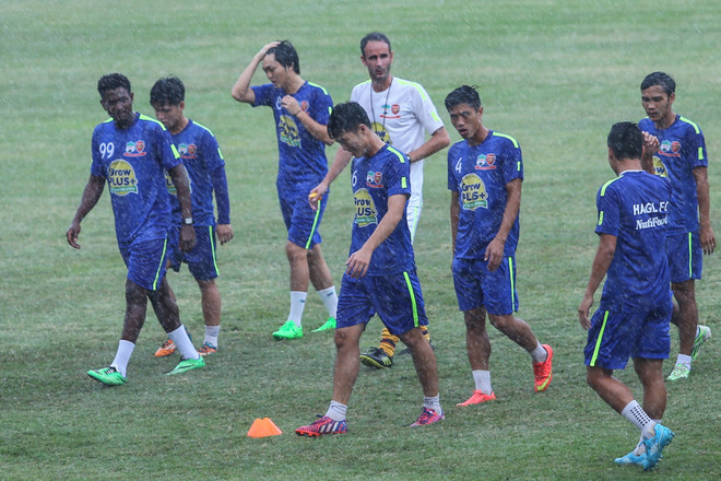 Công Phượng chấn thương cổ, HAGL quyết tâm trong mưa bão ảnh 2