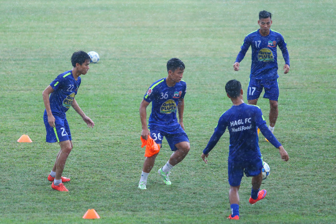 Công Phượng chấn thương cổ, HAGL quyết tâm trong mưa bão ảnh 3