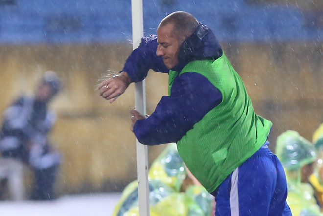 Nổi giận vì thất bại, ông Graechen thừa nhận mục tiêu trụ hạng ảnh 3