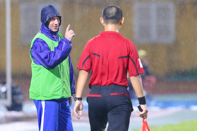 Nổi giận vì thất bại, ông Graechen thừa nhận mục tiêu trụ hạng ảnh 2