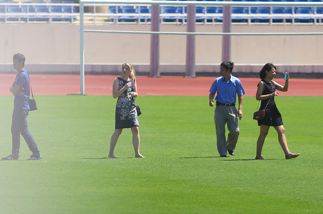 Đại diện Manchester City khảo sát Mỹ Đình bằng... iPhone ảnh 2