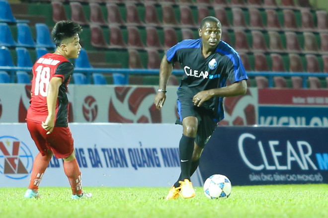 Đội bóng của Andy Cole thảm bại trước đội trẻ Than Quảng Ninh ảnh 1