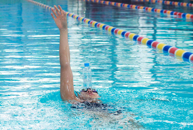 Ánh Viên trình diễn kỹ năng “độc” cho thiếu nhi Hà Nội ảnh 1