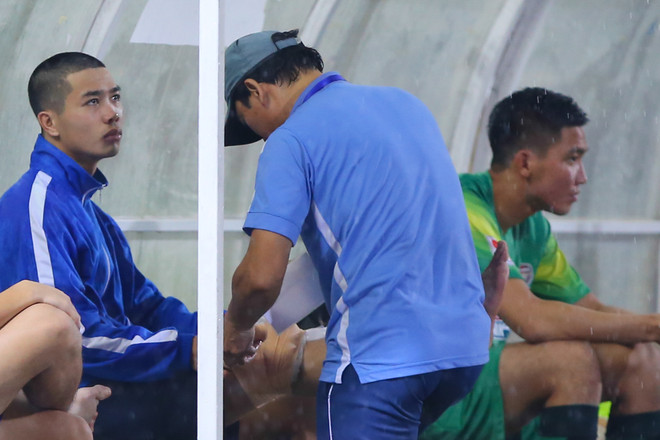 “Siêu nhân” Công Phượng dính chấn thương, chủ động xin thay người ảnh 4