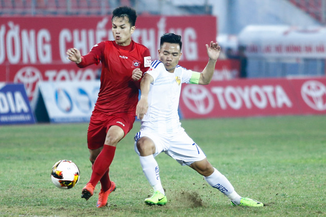 Sân Lạch Tray vắng lặng, CĐV Hải Phòng đốt pháo sáng trên đường phố ảnh 8