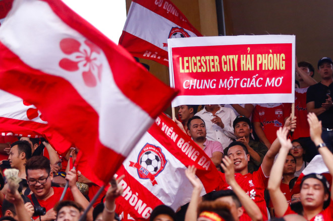 Cổ động viên đất cảng quậy tưng bừng, Hàng Đẫy ngập trong pháo sáng ảnh 11