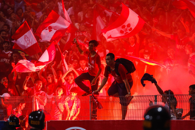 Cổ động viên đất cảng quậy tưng bừng, Hàng Đẫy ngập trong pháo sáng ảnh 8