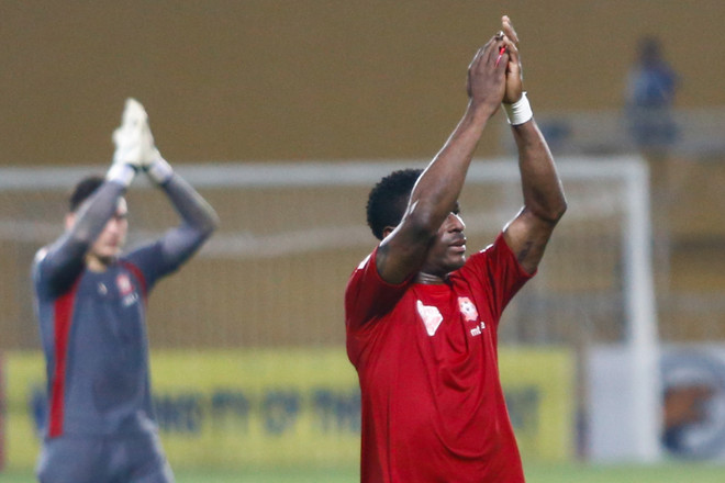 Cổ động viên đất cảng quậy tưng bừng, Hàng Đẫy ngập trong pháo sáng ảnh 10