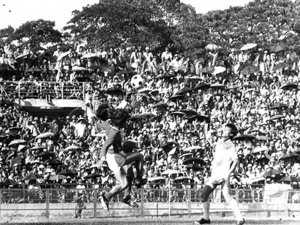 Ký ức về hai trận cầu lịch sử ngày Việt Nam thống nhất ảnh 1