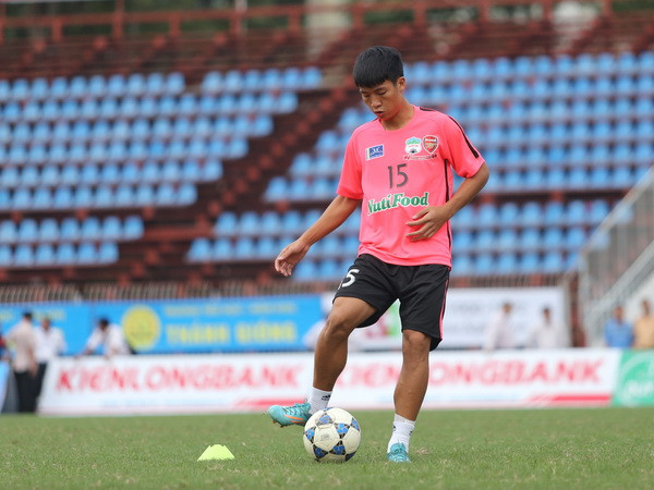 Thầy “Giôm” muốn Hoàng Anh Gia Lai mua trung vệ của lò Viettel ảnh 1