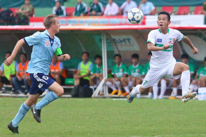 [Photo] Công Phượng và đồng đội cúi đầu trước “bêtông” Australia ảnh 2