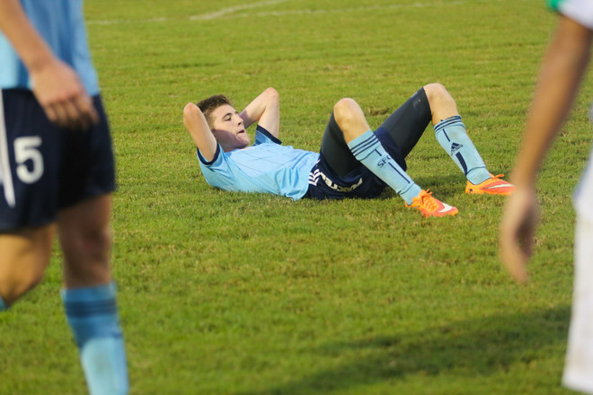 Trọng tài "há mồm" sững sờ vì cầu thủ U21 Sydney ăn vạ quá giỏi ảnh 3