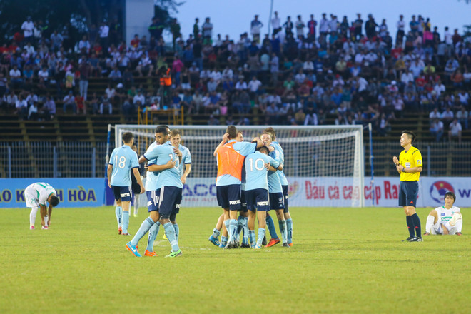 [Photo] Công Phượng và đồng đội cúi đầu trước “bêtông” Australia ảnh 11