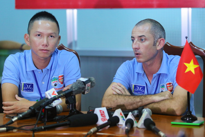 HLV Graechen: Công Phượng "lên mây" là do lỗi của báo chí ảnh 1