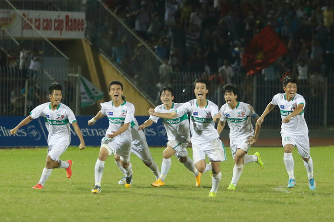 [Photo] Vượt qua đá xấu, U19 HAGL JMG thắng xứng đáng U21 ảnh 1