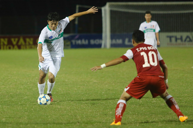 [Photo] Vượt qua đá xấu, U19 HAGL JMG thắng xứng đáng U21 ảnh 10