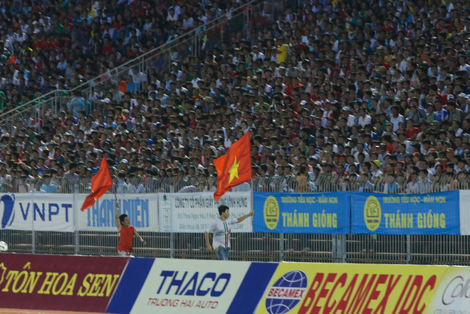 [Photo] Vượt qua đá xấu, U19 HAGL JMG thắng xứng đáng U21 ảnh 2