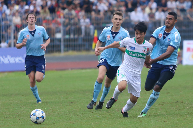 HLV Graechen: Công Phượng "lên mây" là do lỗi của báo chí ảnh 2