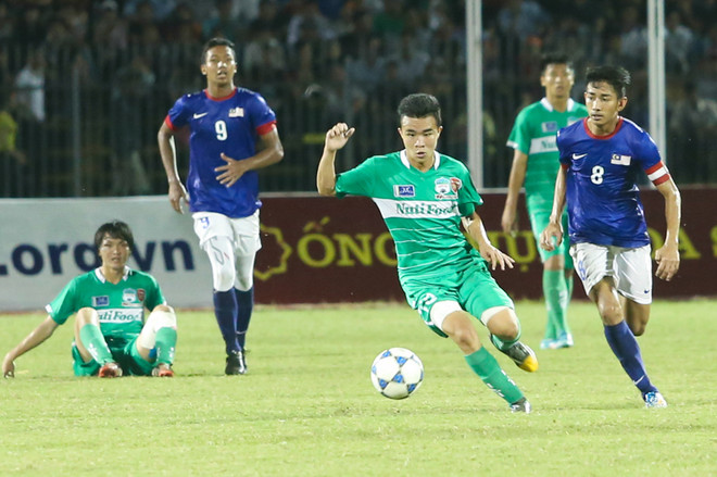 [Photo] Tuấn Anh hết “pin”, U19 HAGL JMG hết hơi trước Malaysia ảnh 17