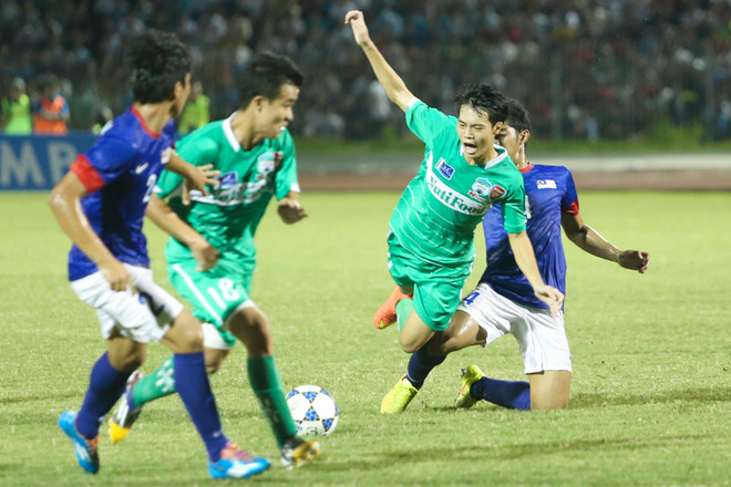 [Photo] Tuấn Anh hết “pin”, U19 HAGL JMG hết hơi trước Malaysia ảnh 13
