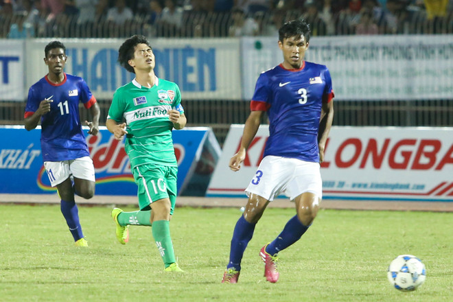 [Photo] Tuấn Anh hết “pin”, U19 HAGL JMG hết hơi trước Malaysia ảnh 16