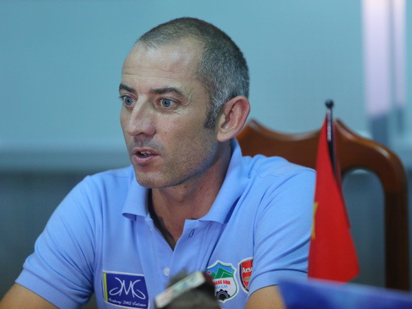 HLV Graechen: U19 HAGL cố gắng chơi bóng, U21 Việt Nam thì không ảnh 1