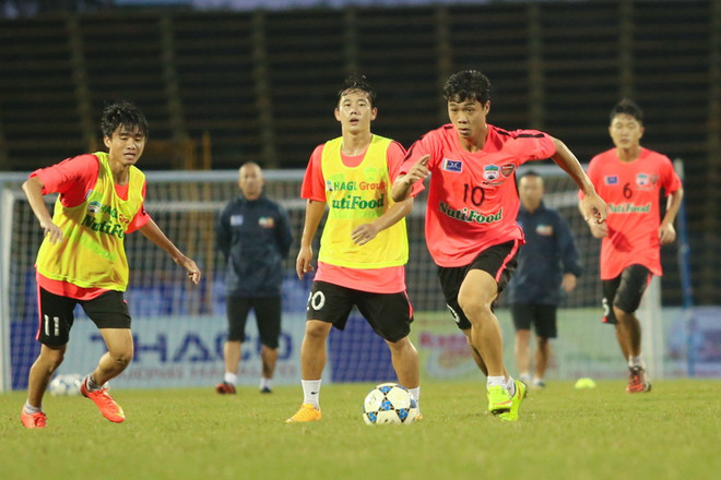 [Photo] U19 Việt Nam ‘nội chiến’ học viện HAGL JMG tại Cần Thơ ảnh 6